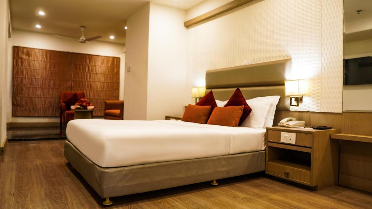 Hotel Centre Point นาคปุระ ภายนอก รูปภาพ